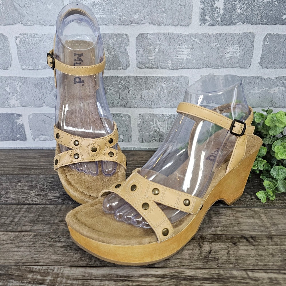 Mudd Women's Estimated US 7.5-8 Y2K Tan Studded Platform Wedge Sandals READ